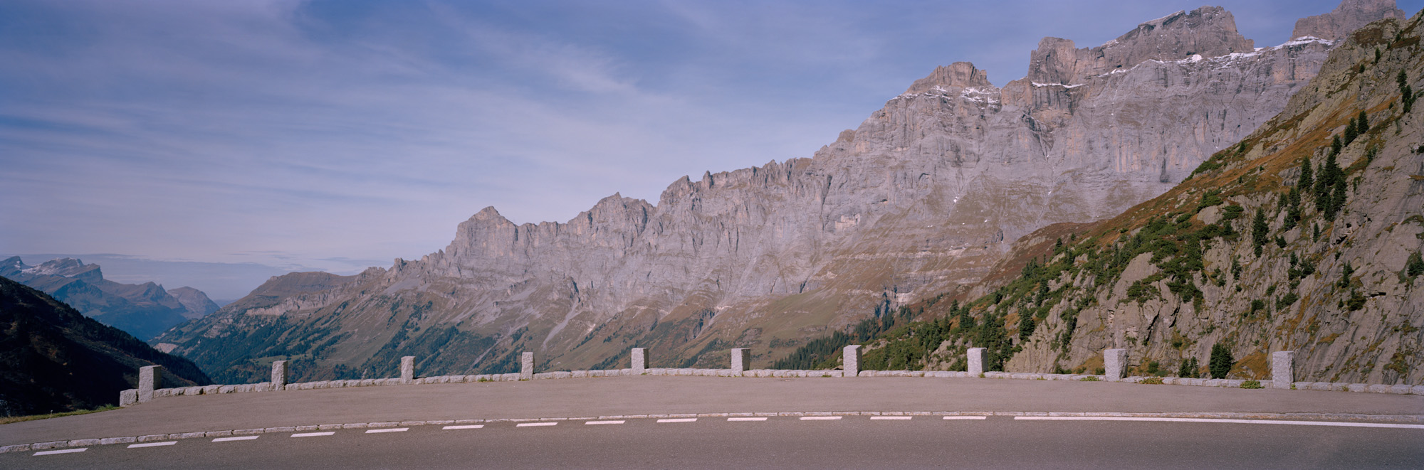 Alpenpässe, Alpen, Schweiz, Italien, Österreich, Deutschland, Natur, Landschaften, Pässe, Straßen, Steine, Berge, Wiesen, Grün, Gras, Bergluft, Blau, Himmel, Gadmerflue