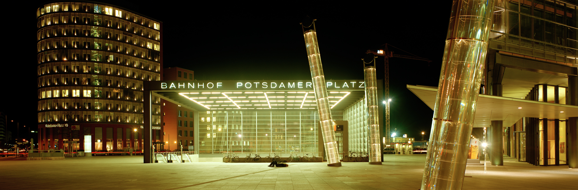 photographie grand format, photographie grand format, photographie grand format, photographier, photographie, photographie, 6x17, Berlin, capitale, capitole, ville, architecture, béton, acier, Potsdamer Platz, métro, métro, nuit, nuit , lumières, lumières