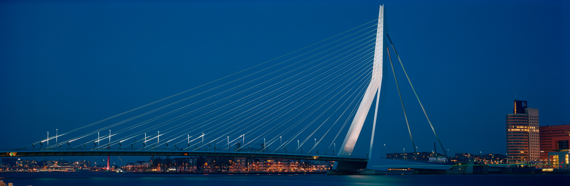 The architectural photographer and photo artist Markus Bollen from Bergisch Gladbach near Cologne photographed the bridge over the Nieuwe Maas by the architects Van Merkel & Bos.