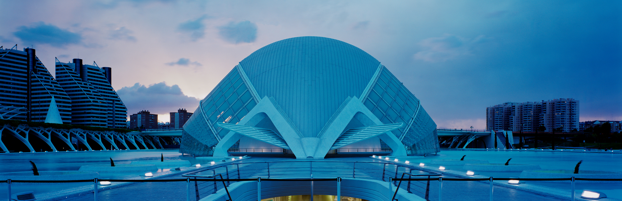 photographie grand format, photographie grand format, photographie grand format, photographie, photographie, photographie, 6x17, ville, architecture, architecture, béton, acier, calatrava, expo,