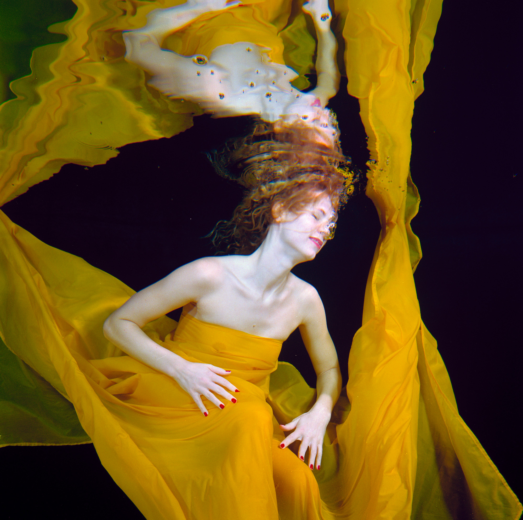 large format photography, large format photography, photography, photography, 6x17, under water, underwater, nude, semi-nude, silk, cloth, floating, weightless, model, skin, skin, mirroring, reflection, 