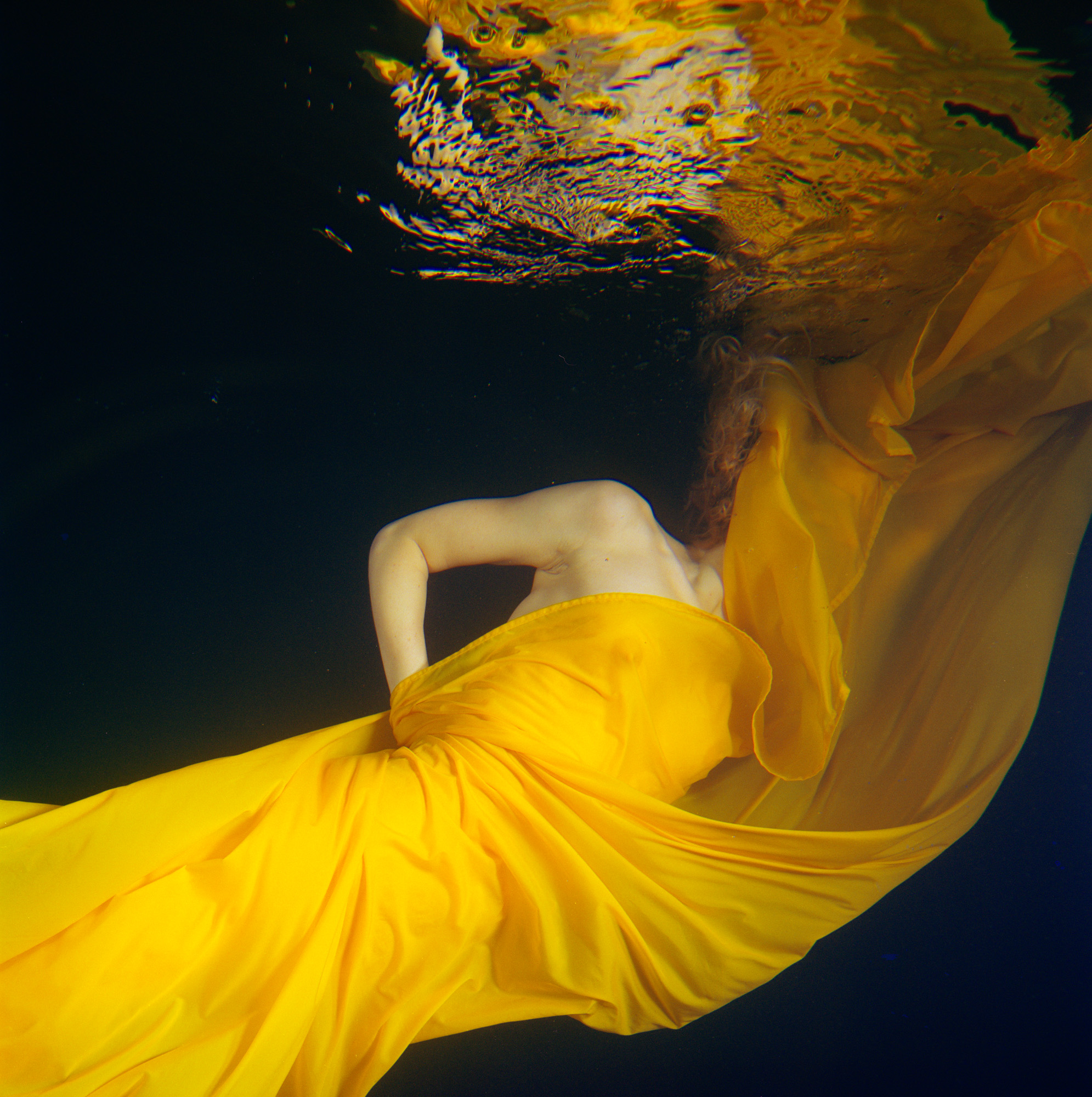 large format photography, large format photography, photography, photography, 6x17, under water, underwater, nude, semi-nude, silk, cloth, floating, weightless, model, skin, skin, mirroring, reflection, 