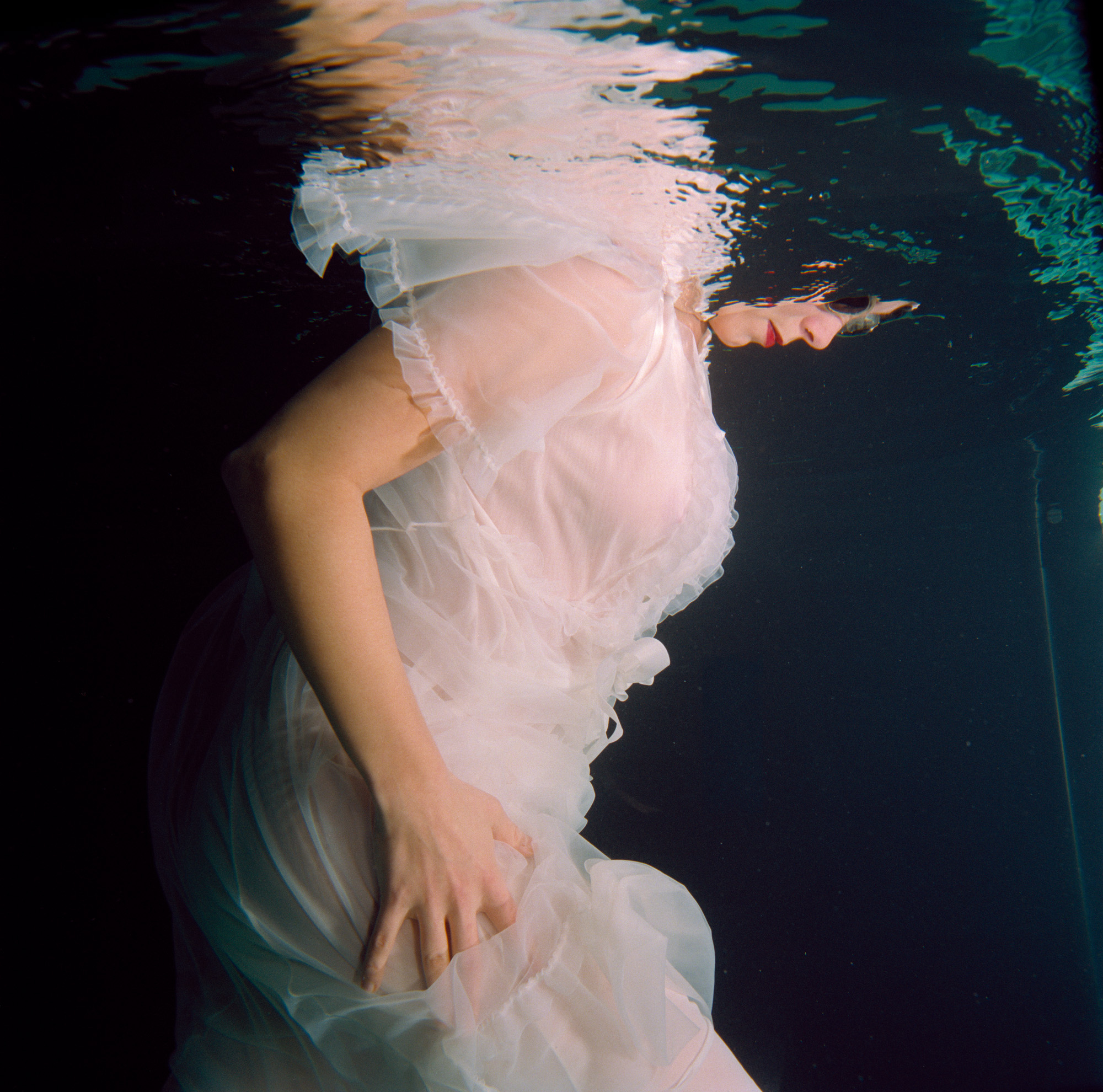 large format photography, large format photography, photography, photography, 6x17, under water, underwater, nude, semi-nude, silk, cloth, floating, weightless, model, skin, skin, mirroring, reflection, 