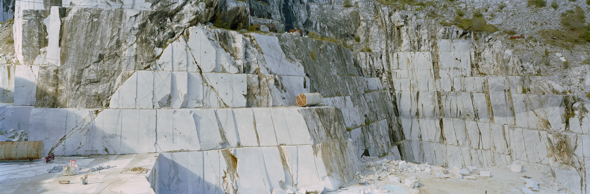 fotografia di grande formato, fotografia di grande formato, fotografia di grande formato, fotografia, fotografia, fotografia, 6x17, fossa aperta, marmo, pietra, roccia, bianco, marmorizzato, Italia, Alpi Apuane,