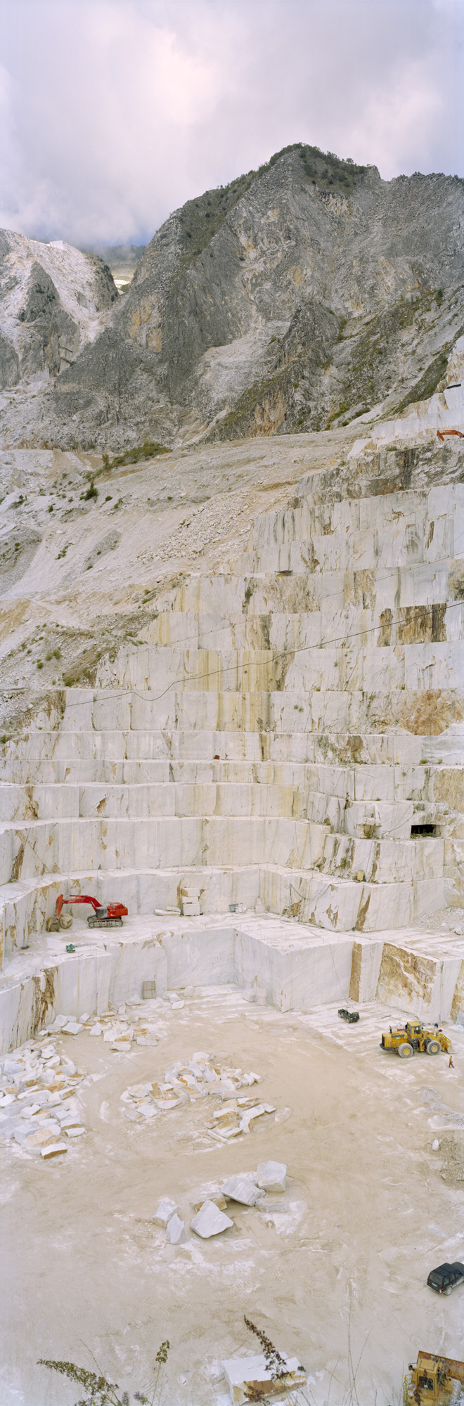 fotografia di grande formato, fotografia di grande formato, fotografia di grande formato, fotografia, fotografia, fotografia, 6x17, fossa aperta, marmo, pietra, roccia, bianco, marmorizzato, Italia, Alpi Apuane,