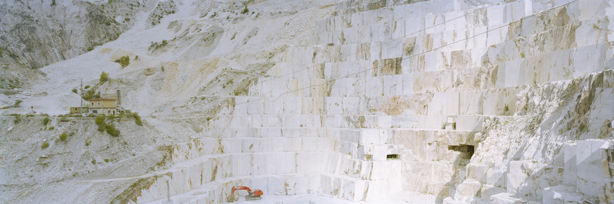 fotografia di grande formato, fotografia di grande formato, fotografia di grande formato, fotografia, fotografia, fotografia, 6x17, fossa aperta, marmo, pietra, roccia, bianco, marmorizzato, Italia, Alpi Apuane,